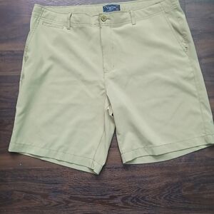 Athletic‎ Green Shorts with Lightweight Fabric